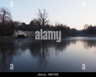 Amphitheater an der See im Park in Warschau europäische Hauptstadt von Polen im Jahr 2018 im Dezember Stockfoto