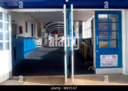 Der Eingang zum South Parade Pier Southsea, Portsmouth Hampshire England Großbritannien Stockfoto