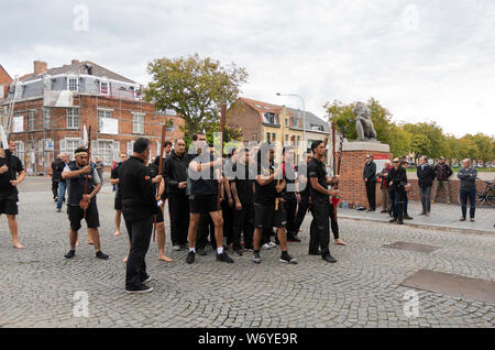 Anzac Day Vorbereitungen, die Menin-tor Belgien. Paraden und die Durchführung der Haka. Stockfoto