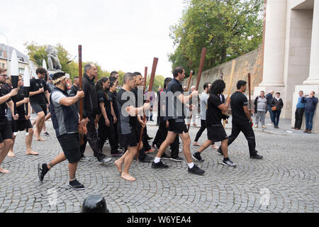 Anzac Day Vorbereitungen, die Menin-tor Belgien. Paraden und die Durchführung der Haka. Stockfoto