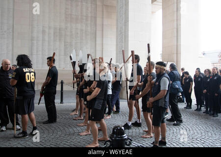 Anzac Day Vorbereitungen, die Menin-tor Belgien. Paraden und die Durchführung der Haka. Stockfoto