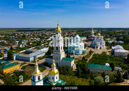 Diveyevo Kloster oder Heiligen Trinity-Saint Seraphim-Diveyevo Kloster in Diveevo. Antenne drone Schuß Stockfoto