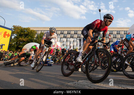 Krakau, Polen, 3. August 2019, Mark Cavendish und Pieter Serry Absturz während der ersten Stufe od Tour De Pologne - UCI World Tour radfahren. Credit: Przemek S Stockfoto