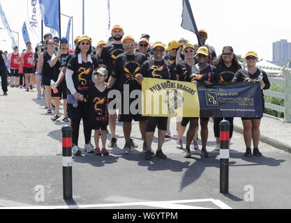 New York, NY, USA. 3 Aug, 2019. Flushing, Queens, New York, USA, August 03, 2019 - Tausende von Menschen am ersten Tag des 29 Drachenboot rennen in Flushing See teilgenommen in Queens New York. Foto: Luiz Rampelotto/EuropaNewswire. PHOTO CREDIT OBLIGATORISCH. Credit: Luiz Rampelotto/ZUMA Draht/Alamy leben Nachrichten Stockfoto