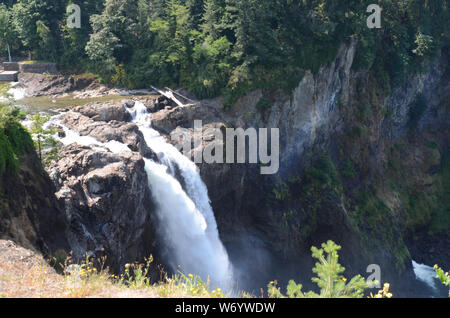 PARKS UND FREIZEITANGEBOTE: VOLUME 7- der Wallace Falls State Park erstreckt sich über 1.380 Hektar entlang des Wallace River im Snohomish County, Washington. Stockfoto