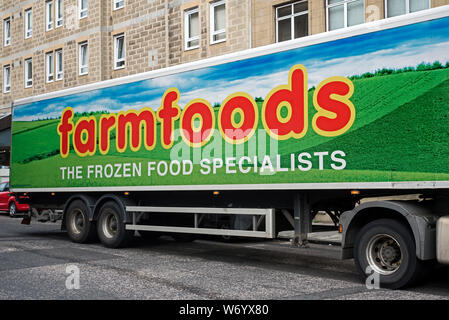 Farmfoods Lkw eine Lieferung an ein Geschäft in Edinburgh, Schottland, Großbritannien. Stockfoto