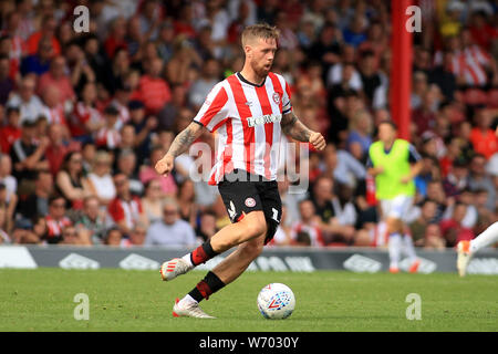 London, Großbritannien. 03 Aug, 2019. Pontus Jansson von Brentford in Aktion. EFL Skybet championship Match, Brentford v Birmingham City bei Griffin Park Stadium in London am Samstag, den 3. August 2019. Dieses Bild dürfen nur für redaktionelle Zwecke verwendet werden. Nur die redaktionelle Nutzung, eine Lizenz für die gewerbliche Nutzung erforderlich. Keine Verwendung in Wetten, Spiele oder einer einzelnen Verein/Liga/player Publikationen. pic von Steffan Bowen/Andrew Orchard sport Fotografie/Alamy Live news Credit: Andrew Orchard sport Fotografie/Alamy leben Nachrichten Stockfoto