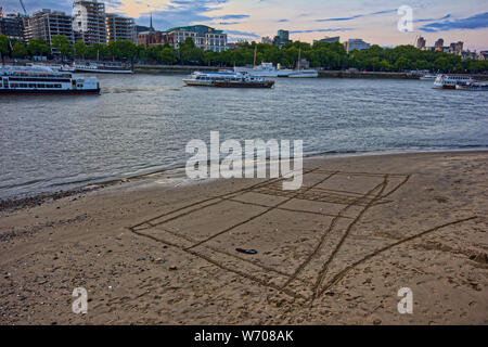 Beach Badminton in Londoner Southbank, England, Großbritannien Stockfoto