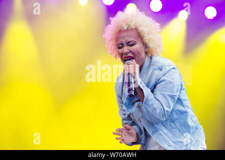 Brighton, UK. 3. August 2019. Emeli Sande führt als Special Guest auf der Hauptbühne im Pride im Park von Preston Park, Brighton am 3. August 2019 Bild von Tabatha Feuerwehrmann/weiblichen Perspektive Credit: Weibliche Perspektive/Alamy leben Nachrichten Stockfoto