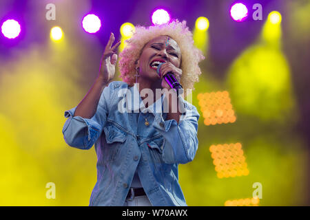 Brighton, UK. 3. August 2019. Emeli Sande führt als Special Guest auf der Hauptbühne im Pride im Park von Preston Park, Brighton am 3. August 2019 Bild von Tabatha Feuerwehrmann/weiblichen Perspektive Credit: Weibliche Perspektive/Alamy leben Nachrichten Stockfoto