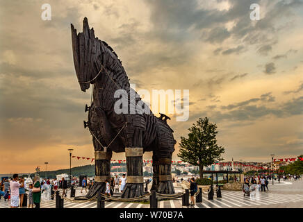 Canakkale/Türkei - vom 14. Juli 2019: Symbolische Holz- Trojanisches Pferd Statue in Trabzon Zentrum der hölzernen Trojanische Pferd in den 2004 'Troy' Film verwendet Stockfoto