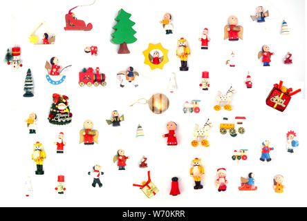Flache alte hölzerne Weihnachten Dekorationen, auf weissem legen Stockfoto