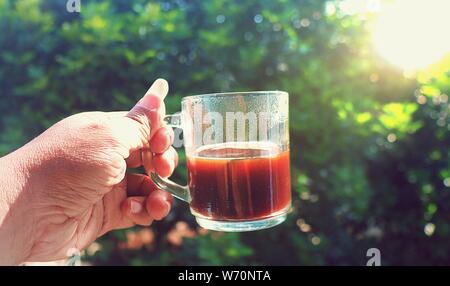 Eine Tasse schwarzen heißen Java Kaffee am Morgen Stockfoto