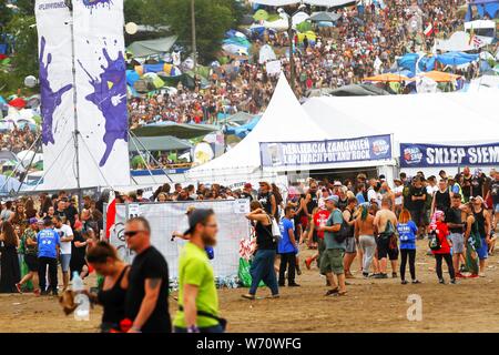 Küstrin, Polen. 02 Aug, 2019. Polen: Die Menschen feiern im Pol und Rock Festival in Küstrin. Quelle: Simone Kuhlmey/Pacific Press/Alamy leben Nachrichten Stockfoto