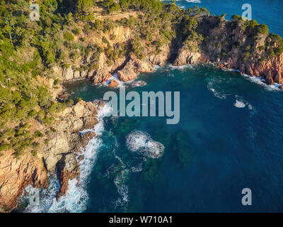 Luftbild über die Costa Brava Küsten, in der Nähe der kleinen Stadt Palamos Spanien Stockfoto