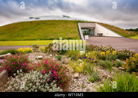 England, Wales, Carmarthenshire, Llanarthney, National Botanic Garden of Wales, der weltweit größte Nicht unterstützte Glasshouse außen Stockfoto