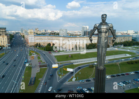 Moskau, Russland - Juli 22, 2019: Luftaufnahme von Juri Gagarin Denkmal auf Gagarin Square an einem sonnigen Sommertag Stockfoto