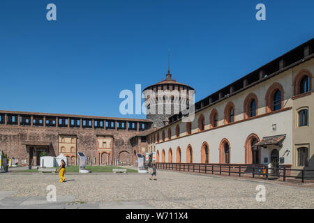 Mailand, Italien - 30. Juni 2019: Blick auf das Schloss der Sforza - Castello Sforzesco Stockfoto