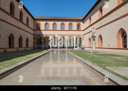 Mailand, Italien - 30. Juni 2019: Blick auf das Schloss der Sforza - Castello Sforzesco Stockfoto