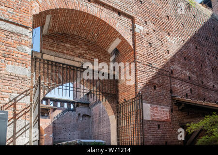 Mailand, Italien - 30. Juni 2019: Blick auf das Schloss der Sforza - Castello Sforzesco Stockfoto