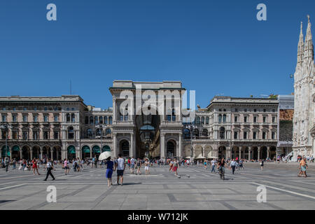 Mailand, Italien - 30. Juni 2019: Blick auf die Piazza Duomo Stockfoto