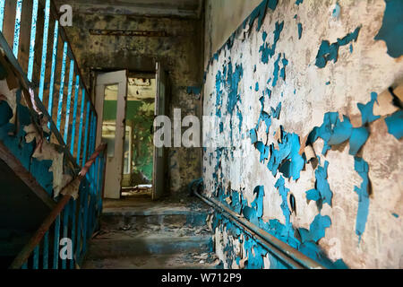 Schule Prämisse in der Stadt Pripyat in der Ukraine. Leere. Feuchtigkeit. Sperrzone. Nukleare Gefahr. Geisterstadt Pripyat. Verloren. In der Ukraine. CCCP Stockfoto