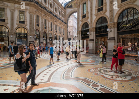 Mailand, Italien - 30. Juni 2019: Ansicht der Touristen in Mailand Stockfoto