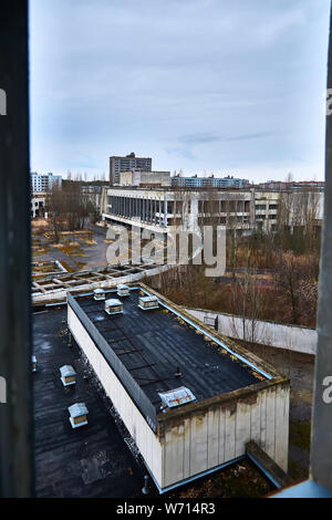 Verlassene Gebäude in Pripyat. Inschrift auf Gebäude - Palast der Kultur Energetik. Sperrzone. Tschernobyl und Pripyat Stockfoto