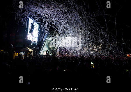 Brighton, UK. 3. August 2019. Pop sensation Kylie Minogue Schlagzeilen Brighton Pride 2019. Größte stolz Event in Großbritannien in diesem Jahr erinnert an den 50. Jahrestag der Stonewall Inn Aufstand, der als erster die Pride Bewegung entzündet. Credit: Francesca Moore/Alamy leben Nachrichten Stockfoto