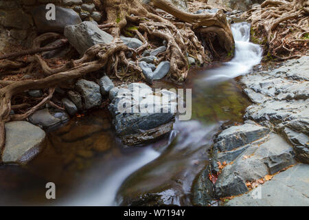 Millomeris Wasserfälle in der Nähe von Platres in Zypern. Lange Belichtung Stockfoto