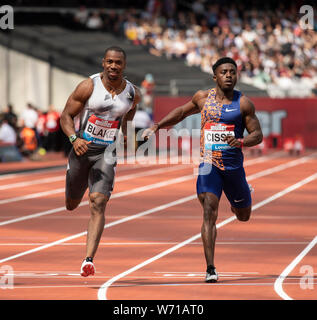 LONDON, ENGLAND - Juli 20: Yohan Blake (JAM) Arthur Gue Cisse (CIV) konkurrieren in der Männer 100 m erwärmt sich während des Tages eine der Muller Geburtstag Spiele IAAF Stockfoto