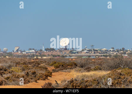 Carnarvon Raum und Technik Museum Satellitenschüssel von Apollo Ära durch Hitze in Australien verschwommen Stockfoto