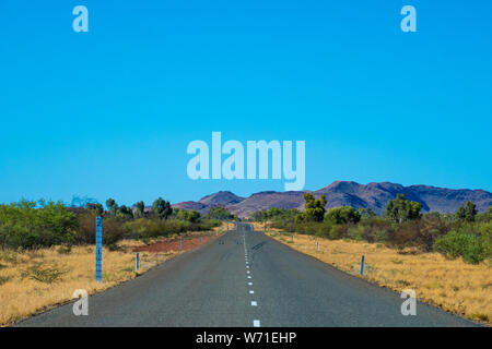 Flut Weg tiefe Anzeige neben der Straße im Australischen Busch in Richtung Karijini National Park Australien Stockfoto