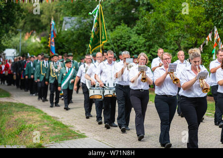 Hude, Deutschland, August 04,2019: Shooter Parade thru Hude Stockfoto