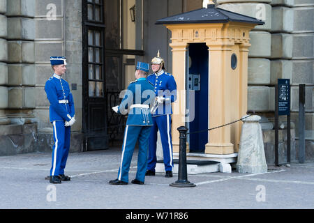 Royal Guards (högvakten) casual/Entspannung, des Königs von Schweden Kavallerie und Infanterie Wachen der Ehre der schwedischen Streitkräfte Stockfoto