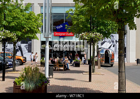 Das Designer Outlet McArthur Glen, York, North Yorkshire, England, Großbritannien Stockfoto