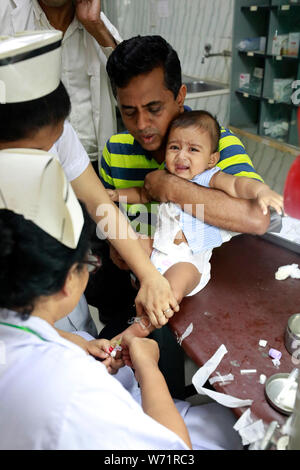 Dhaka, Bangladesch - August 04, 2019: Die Anzahl der Kinder von Dengue-fieber die Heilige Familie Rotkreuz Krankenhaus in Dhaka, Bangladesch leiden. Stockfoto