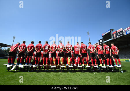 Freiburg, Deutschland. 04 Aug, 2019. Fußball-Bundesliga: SC Freiburg Fotos für die Saison 2019/20 in der Schwarzwaldstadion. Die Spieler sind von Schießen des Teams Foto. Quelle: Patrick Seeger/dpa/Alamy leben Nachrichten Stockfoto