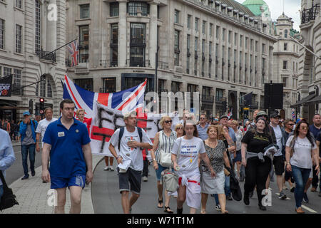 London, Großbritannien. August 2019. Tommy Robinson Anhänger gesehen, protestieren in Regent Street . Kredit: Joe Kuis / Alamy Nachrichten Stockfoto
