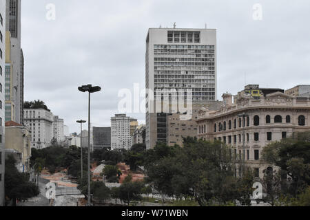 Sao Paulo, Brasilien. 04 Aug, 2019. SÃO PAULO, SP - 04.08.2019: REFORMA DO VALE DO ANHANGABAÚ - São Paulo Gerichtshof hat entschieden, dass die Stadt Halle unterbricht das Schneiden von Vegetation und dem Beginn der Reformen der Anhangabaú Tal. Im Bild das Tal an diesem Sonntag (4). Credit: Foto Arena LTDA/Alamy leben Nachrichten Stockfoto