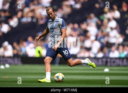 Tottenham Hotspur Stadion, London, UK. 4 Aug, 2019. Internationalen Champions Cup Fußball; Tottenham Hotspur gegen Inter Mailand; Harry Kane von Tottenham Hotspur erwärmt Credit: Aktion plus Sport/Alamy leben Nachrichten Stockfoto