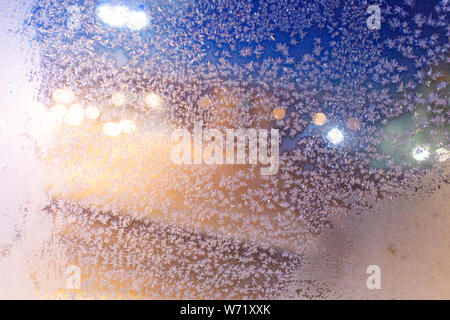 Frosty Muster auf dem Glas. Die Abbildung ist der kalte Luft gemacht. Stockfoto