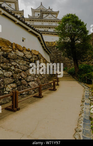 Eindruck von Himeji-jo (Burg von Himeji) auch bekannt als White Egret Schloss oder Burg Weissreiher Struktur der starken Defense System zeigt, Japan 2018 Stockfoto