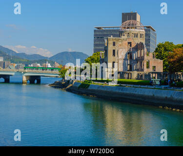 Berühren Besuch von Hiroshima Peace Park sjows anschaulich Tragödie von Opfern von Kernwaffen (Hibakusaha), Japan, November 2018 Stockfoto