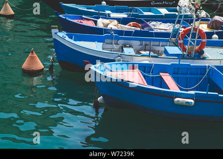 Traditionelle italienische Fischerboote in Monopoli Süditalien Apulien Stockfoto