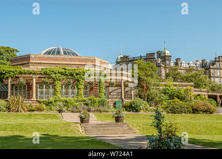 Sonne Pavillon auf dem Valley Gardens in Harrogate (oder Harrogate Spa) ein Kurort in North Yorkshire, England. Stockfoto