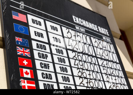 Wechselkurs board mit mehreren Währungen Stockfoto