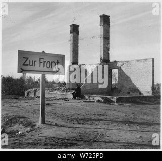 Die Soldaten des Neben im Felde. Vor Warschau. Die Soldaten der Führer im Feld, vor Warschau. Polen, 1939. PK Hugo Jäger. Stereo.; Allgemeine Hinweise: Verwenden Sie Krieg und Konflikt Nummer 994 bei der Bestellung eine Reproduktion oder Anforderung von Informationen zu diesem Bild. Stockfoto