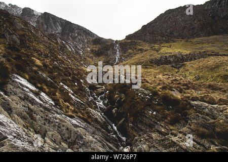 Eine Wanderung rund um den See Idwal, Snowdonia, Wales, Vereinigtes Königreich Stockfoto