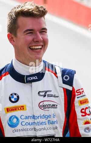 Longfield, UK. 04 Aug, 2019. Jahrhundert Motorsport Fahrer Angus Fender feiert Abschluss des P3-sein Debüt in der GT3 BMW während der britischen GT-Meisterschaft in Brands Hatch Brands Hatch, Longfield, England am 4. August 2019. Foto von Jurek Biegus. Credit: UK Sport Pics Ltd/Alamy leben Nachrichten Stockfoto